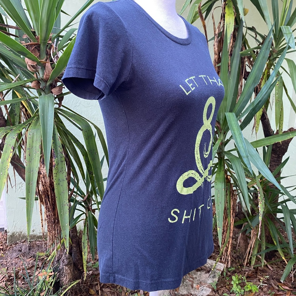 Yoga Tee Let Go - Picture 2 of 3